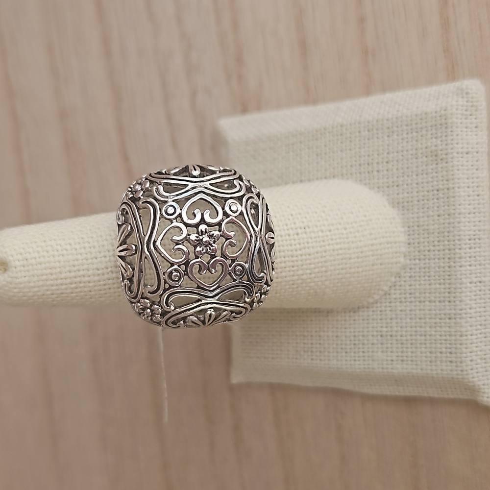NWT Lia Sophia Ring